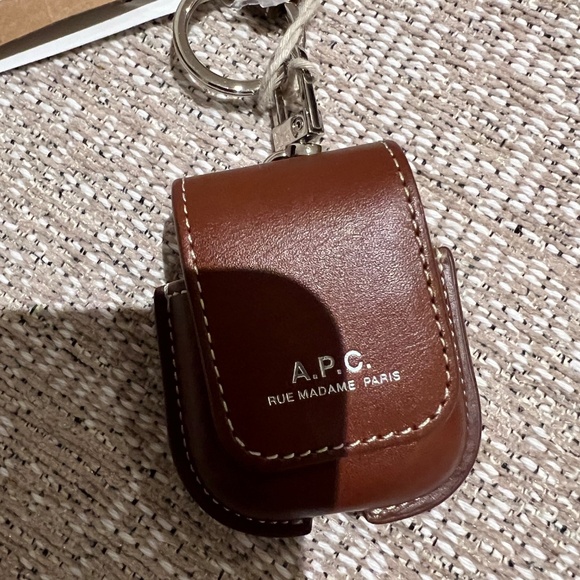 A.P.C. Max AirPods case genuine leather - Picture 2 of 7